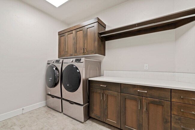 Building Photo - 2 bed 2.5 bath premium upgraded home in 55...