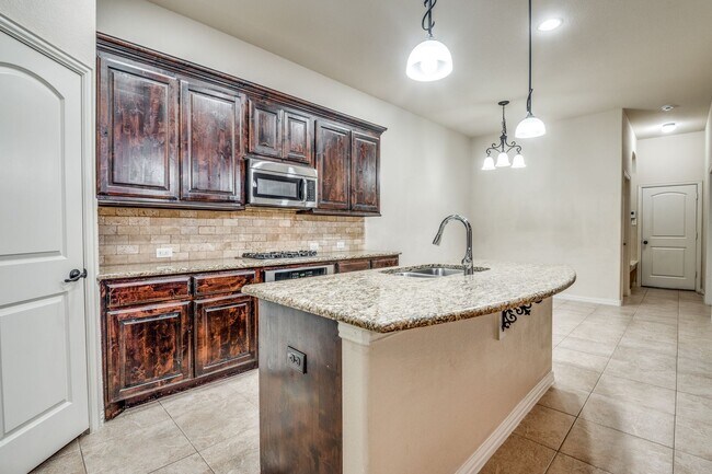 Building Photo - Luxurious 4BR/3BA Home in Grand Prairie – ...