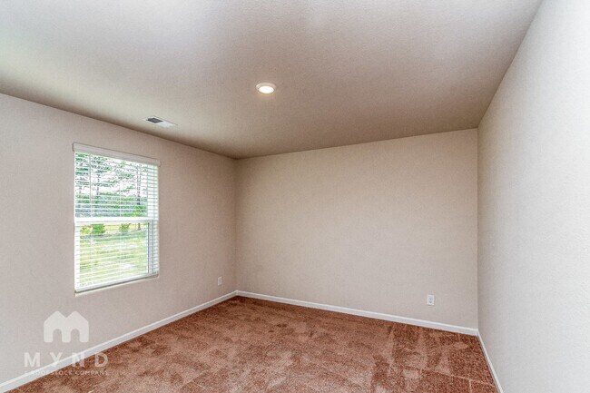 Building Photo - 65 Royal Mdw Dr