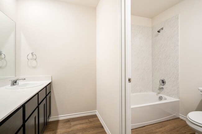 Building Photo - 1324 Stuarts Frst Dr