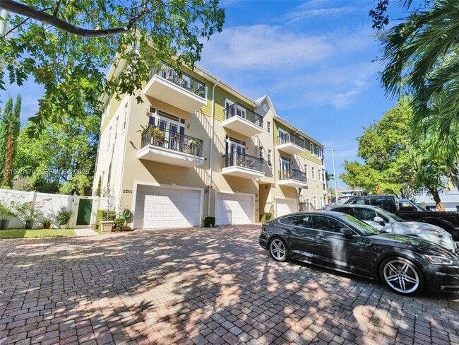 Building Photo - 2356 Wilton Dr