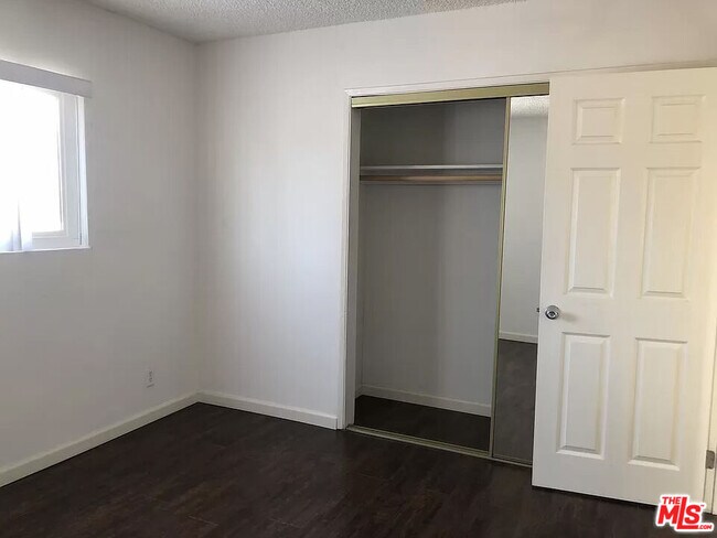 Building Photo - 2530 Carmona Ave