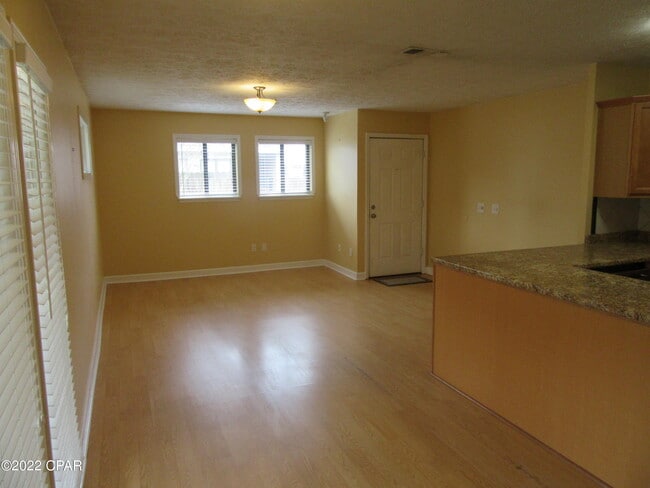 Building Photo - 820 Premier Dr