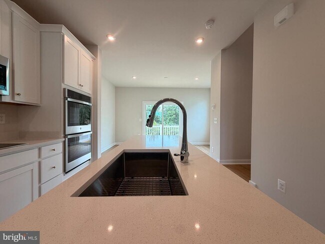 Building Photo - 8889 QUEENSFERRY Rd