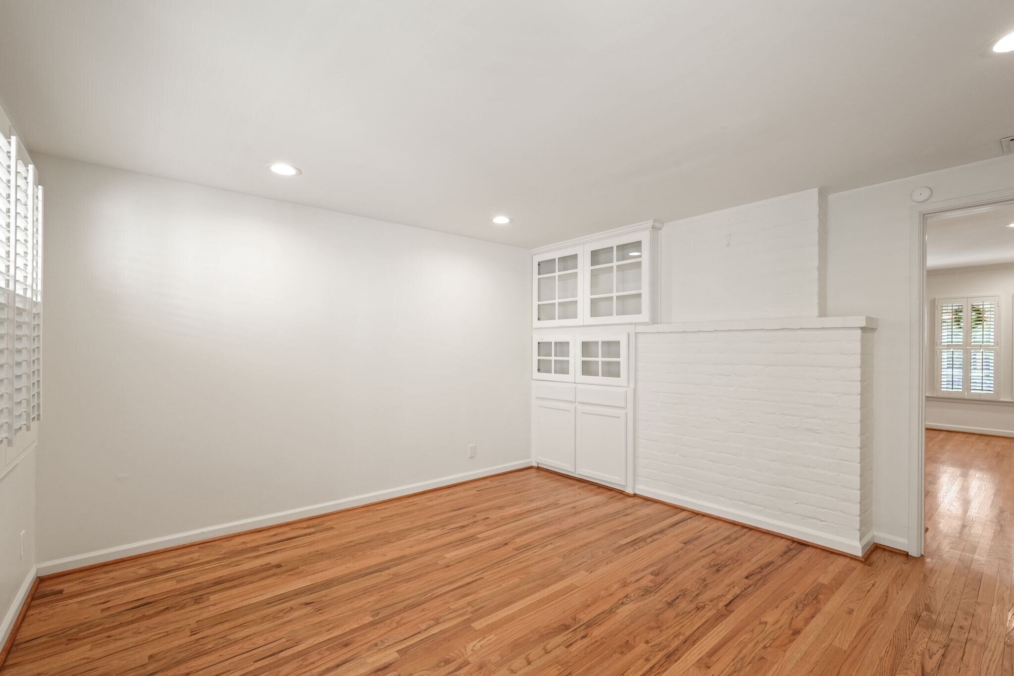Building Photo - 11861 Laurelwood Dr