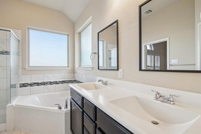 Building Photo - 4310 Treccia Ct