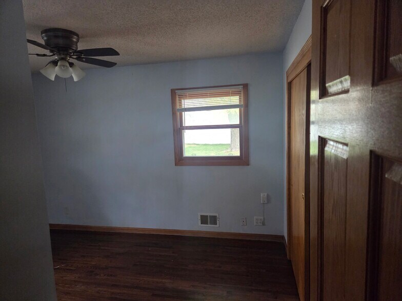 Building Photo - 4573 Main St NE