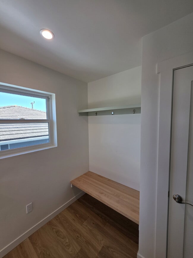 Building Photo - AVAILABLE NOW - 1 Bed, 1 Bath Morro Bay Apartment with Ocean View