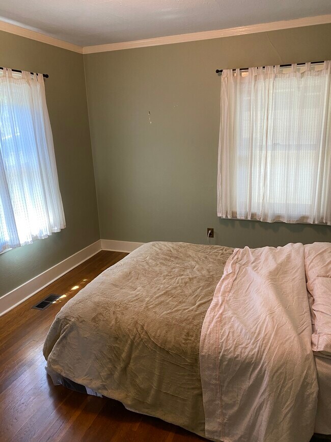 Building Photo - 7405 N Burrage Ave