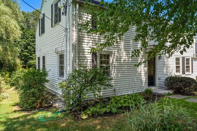 Building Photo - 157 Farm Rd