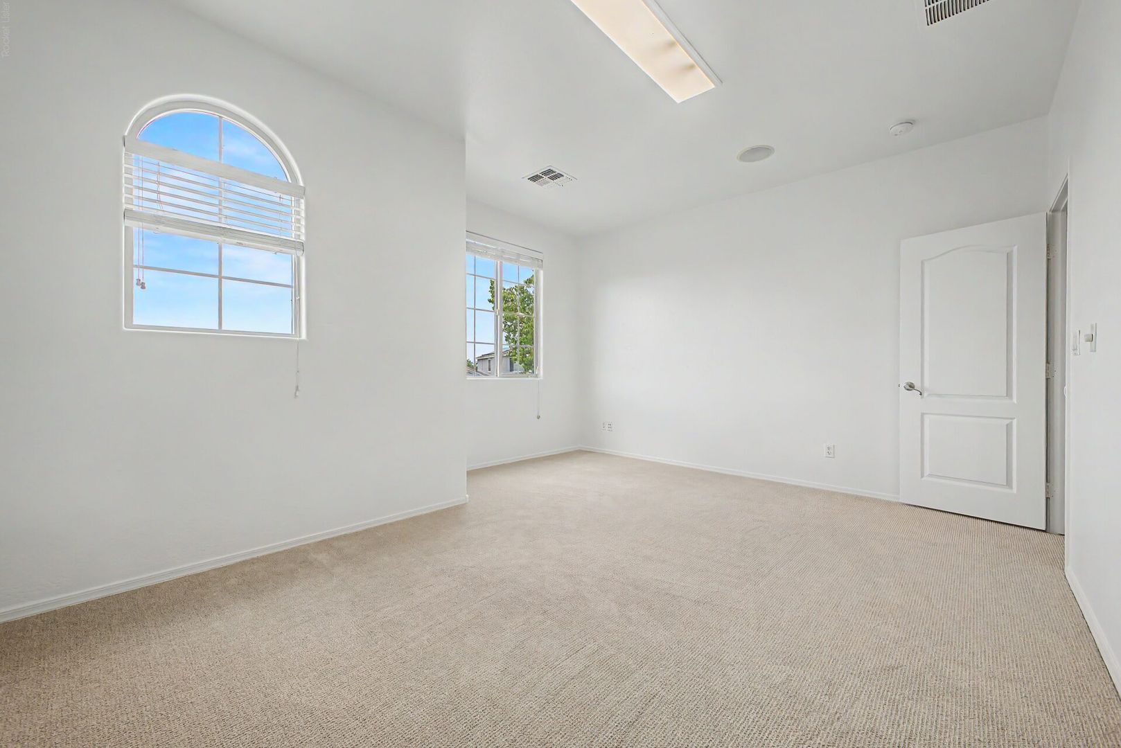 Building Photo - 4947 E Odessa Dr