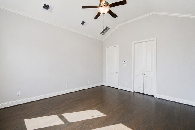 Building Photo - 19903 Oakland Knoll Cir