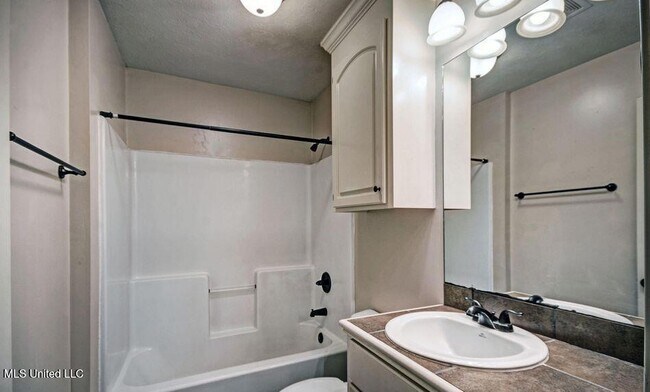 Building Photo - 121 Millhouse Drive