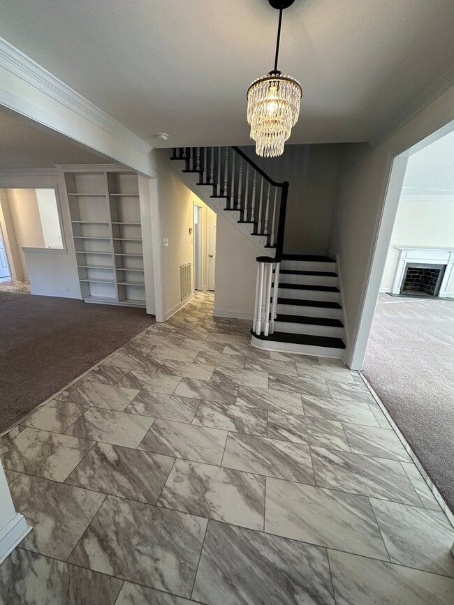 Building Photo - 503 Newport Ave