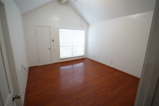 Building Photo - 8531 Sands Point Dr
