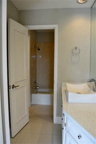 Building Photo - 2127 Manor Green Dr