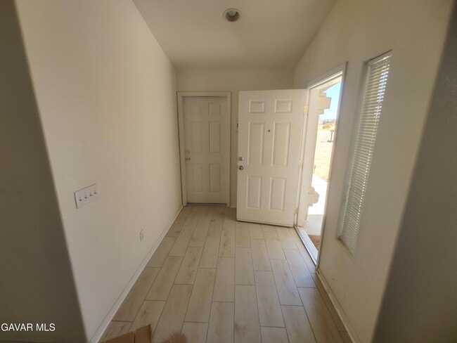 Building Photo - 9137 Evelyn Ave