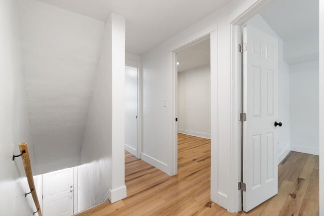 Building Photo - Luxury Rental - South Side Flats