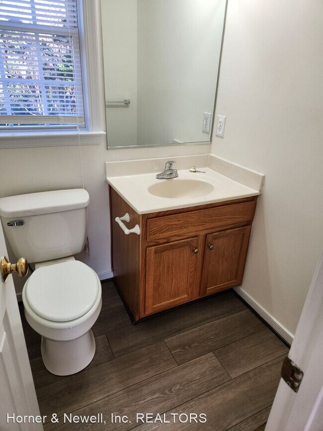 Building Photo - 4 br, 2.5 bath House - 3315 Clearview Court