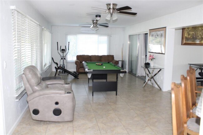 Building Photo - 7655 Cardiff Ct N