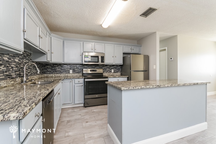 Building Photo - 621 Deauville Ct