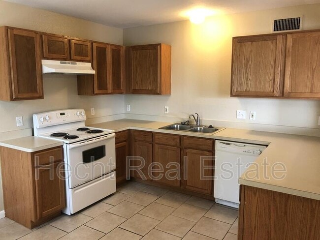 Building Photo - 7300 Twin Crest Dr