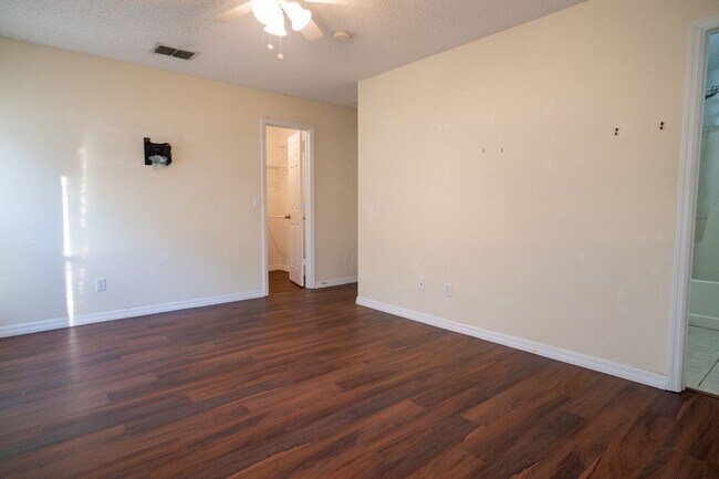 Building Photo - 1836 Ridge Valley St
