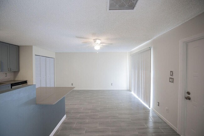 Building Photo - 641 Executive Center Dr