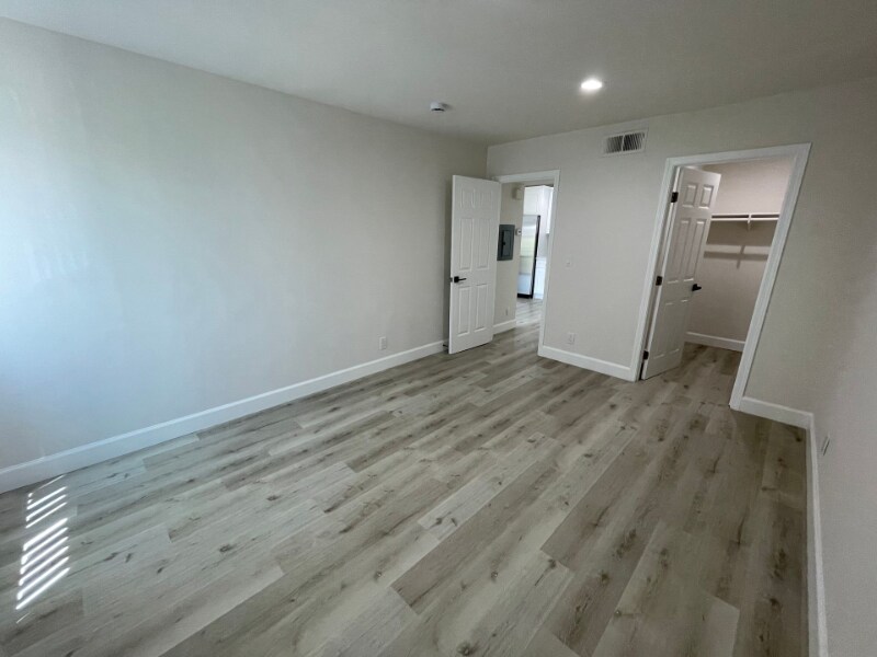 Building Photo - 2284 Dunlop St