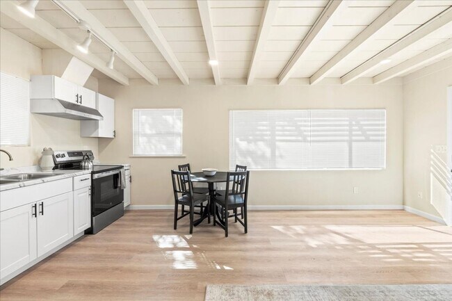 Building Photo - 272 W Carmel Valley Rd