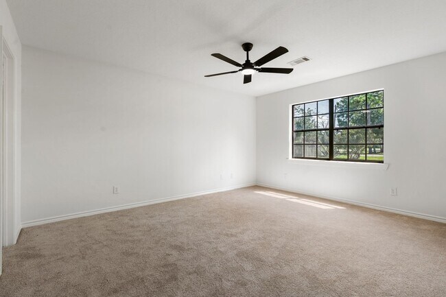 Building Photo - 10 Autumn Oaks Dr