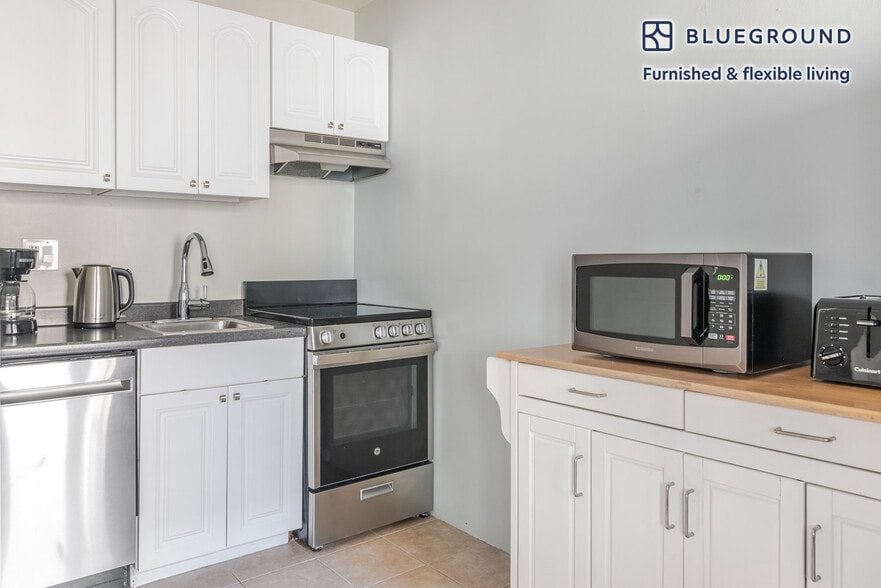 Building Photo - 327 Hawthorne Ave