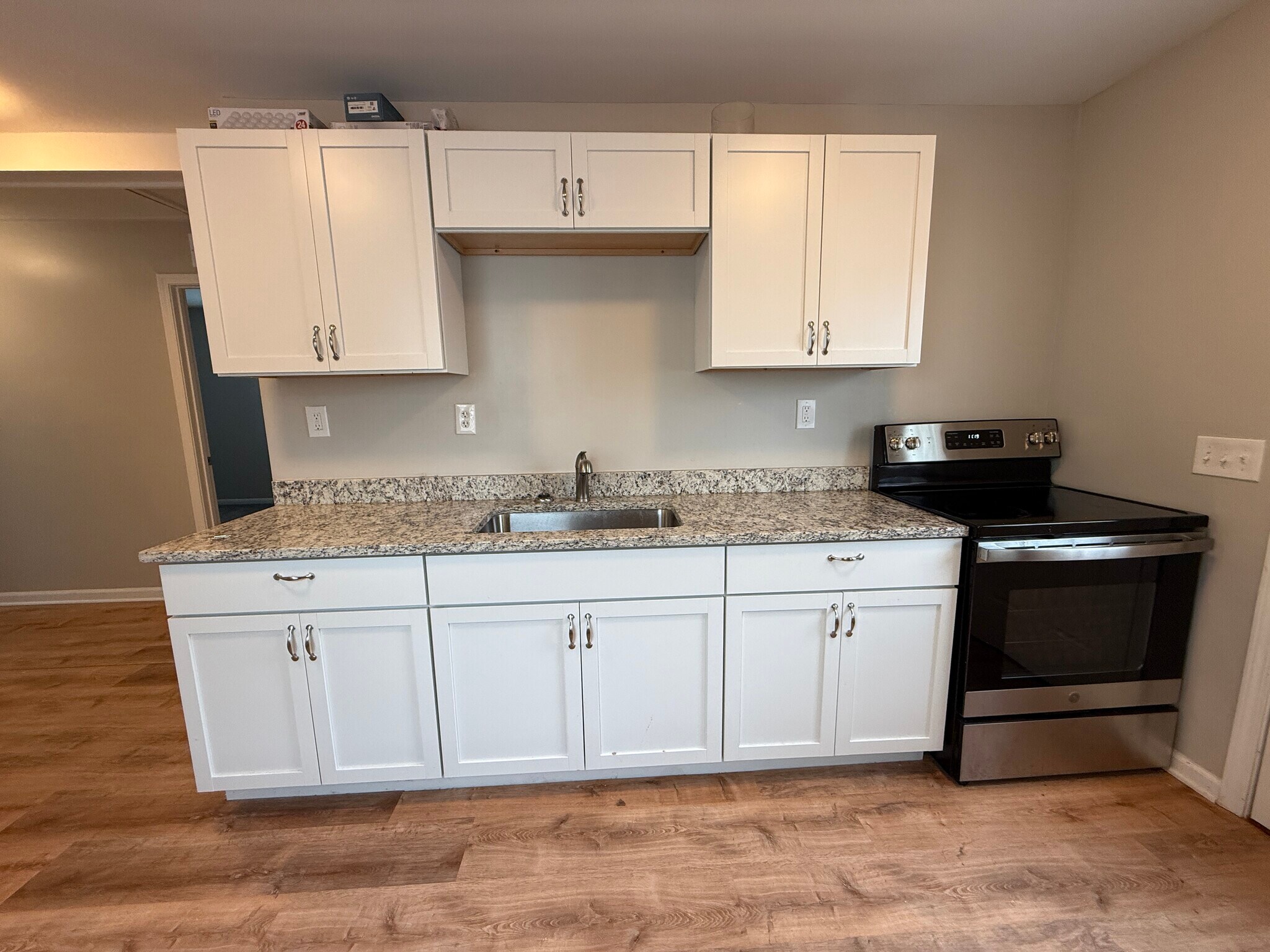 Building Photo - 14310 Hobart Ave