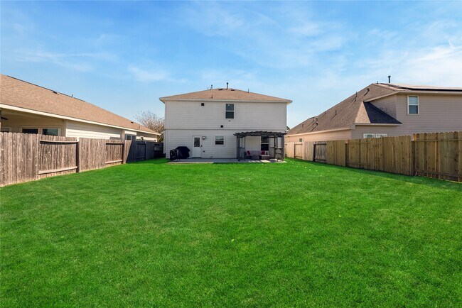 Building Photo - 512 Forest Village Cir