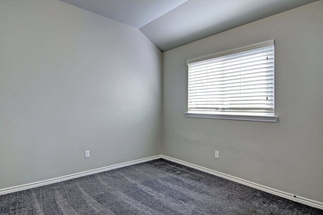Building Photo - 3021 Cantabria St