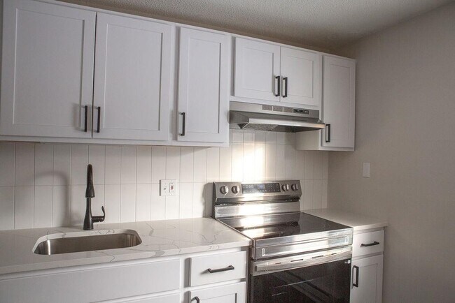 Building Photo - 180 N Main St