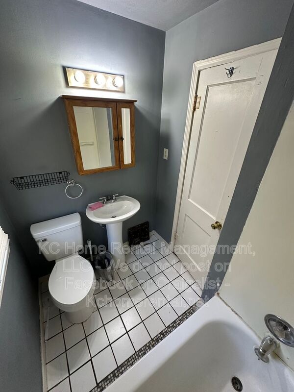 Building Photo - 2115 N 40 St