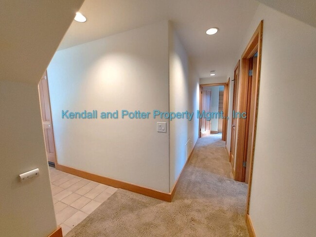 Building Photo - Unique Yacht Harbor 3bed/2bath Home with S...