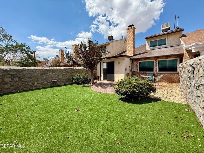 Building Photo - 7040 Portugal Dr