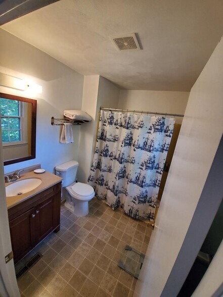 Building Photo - 2806 Newton Ct
