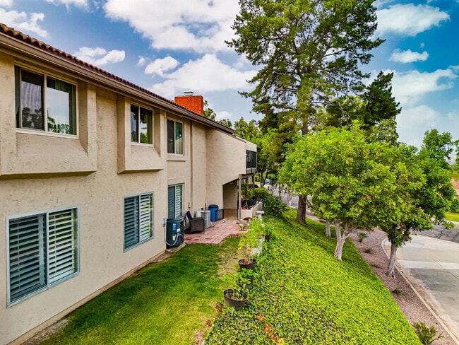 Building Photo - $3,200 - Charming 2-Bedroom + Optional 3rd Bedroom/Office Condo in Desirable Oaks North 55+ Commu...