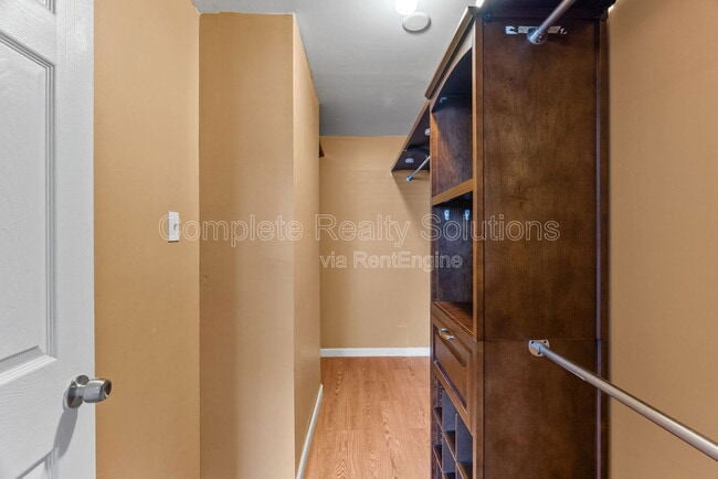 Building Photo - 12464 Glengate Dr