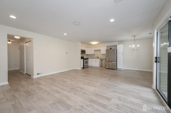 Building Photo - 17 Chelmsford Ct