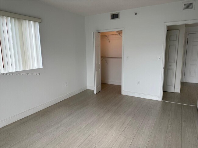 Building Photo - 3410 Coral Way