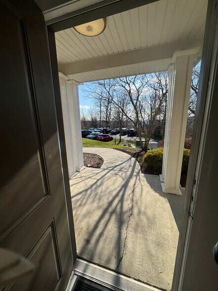 Building Photo - 33202 Town Green Dr