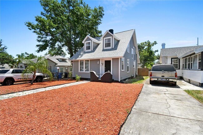 Building Photo - 766 13th Ave S