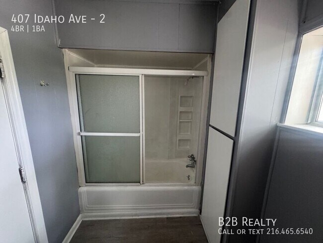 Building Photo - 407 Idaho Ave
