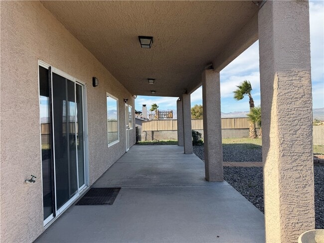 Building Photo - 1903 E La Entrada Pl