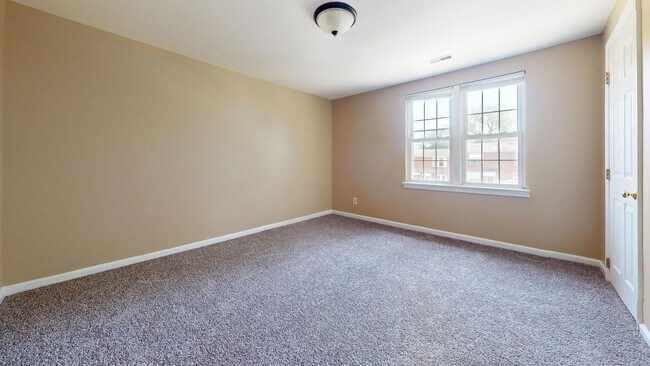 Building Photo - Classic 3 Bedroom with Washer/Dryer | Ches...