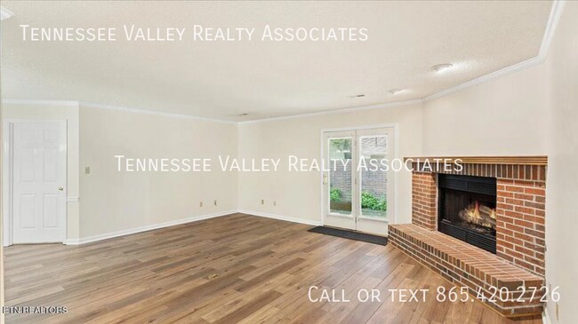 Building Photo - 805 Cedar Ln